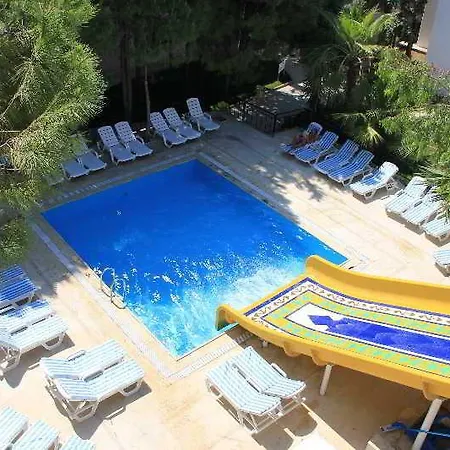 Complex Larissa Club Side