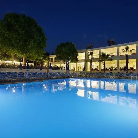 Complex Larissa Club 4*