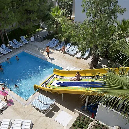 Larissa Club Üdülőközpont 4*